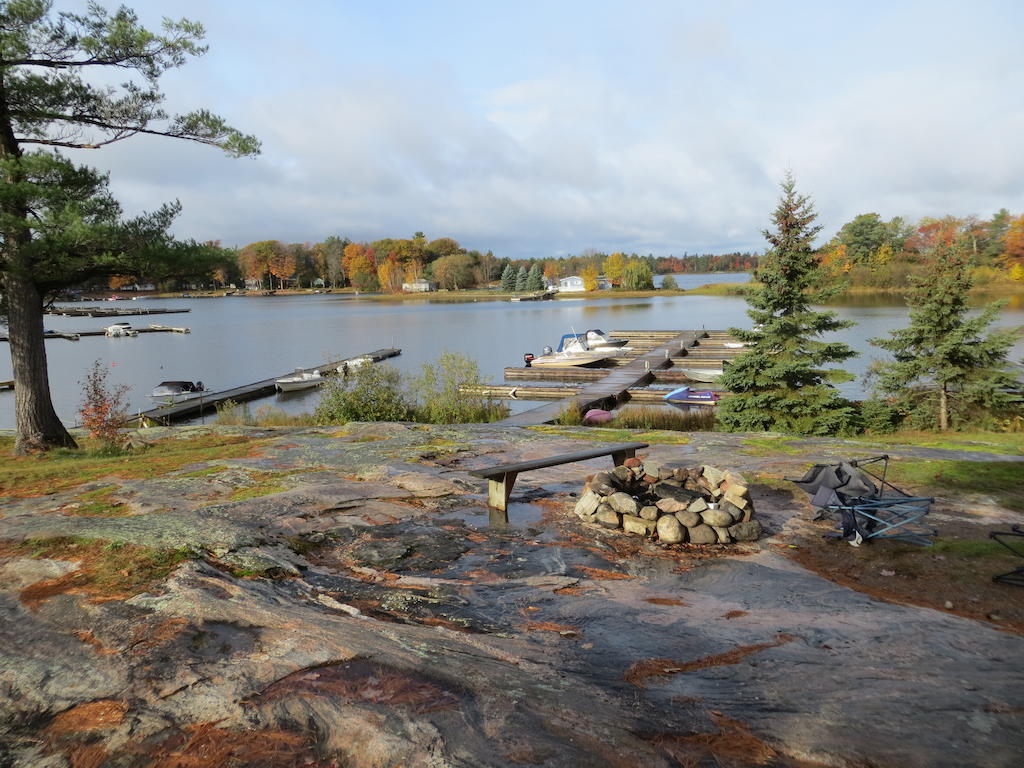 Halls Cottages Honey Harbor Экстерьер фото